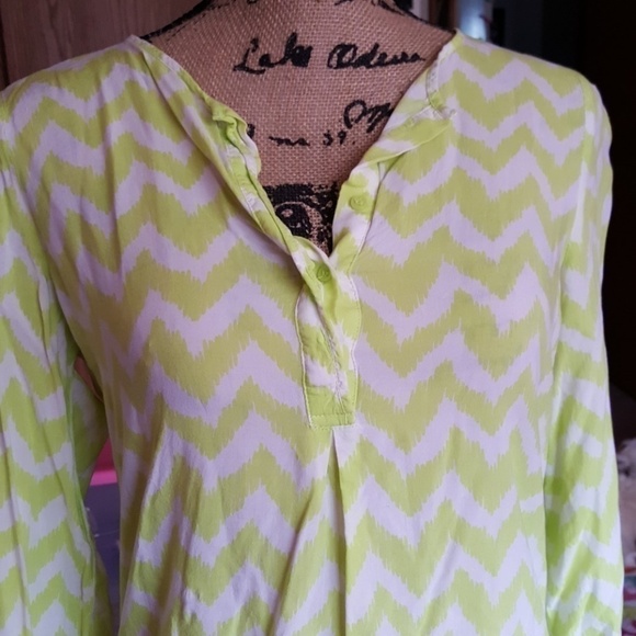 Neon yellow chevron shirt. Like New. Small - Picture 3 of 4